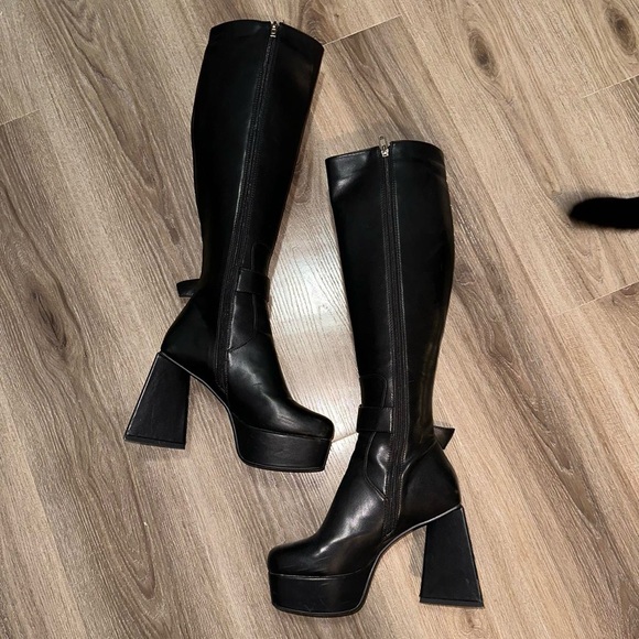 SOLD - Picture 4 of 8